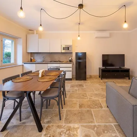 Borgo Ariano Near By Posarellivillas דירה *