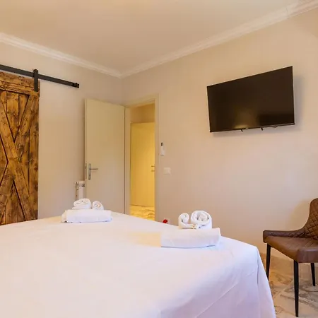 Borgo Ariano Near By Posarellivillas דירה